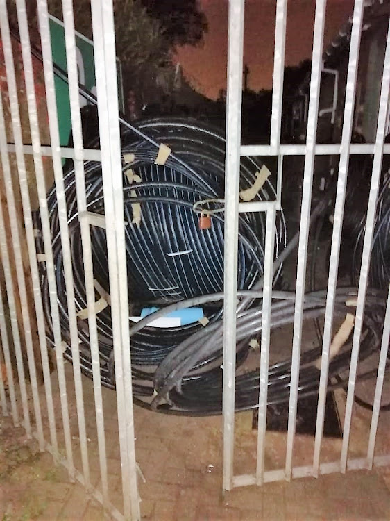 A suspected thief was caught while trying to escape after attempting to steal plumbing pipes from behind the 8th Avenue Centre in Walmer on Tuesday morning.