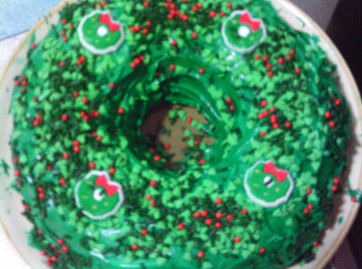 THIS HOW MY WREATH CAKE LOOKED WHEN IT WAS DONE