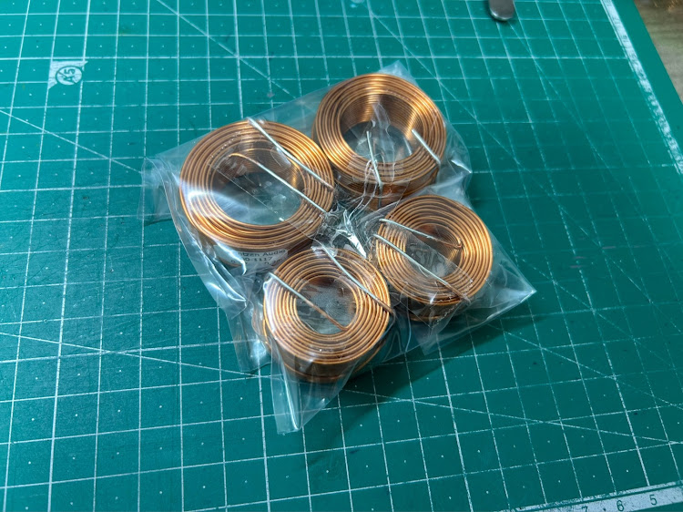 灰道三(はい！どうぞ)さんが投稿したカーオーディオ・カーオーディオDIY・ツィーターマウント自作・ネットワーク自作に関するカスタム事例の投稿画像5枚目