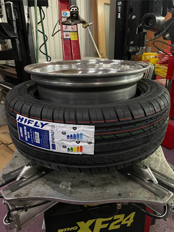 シルビアのBBS RS・爆発ビード上げに関するカスタム事例の投稿画像2枚目