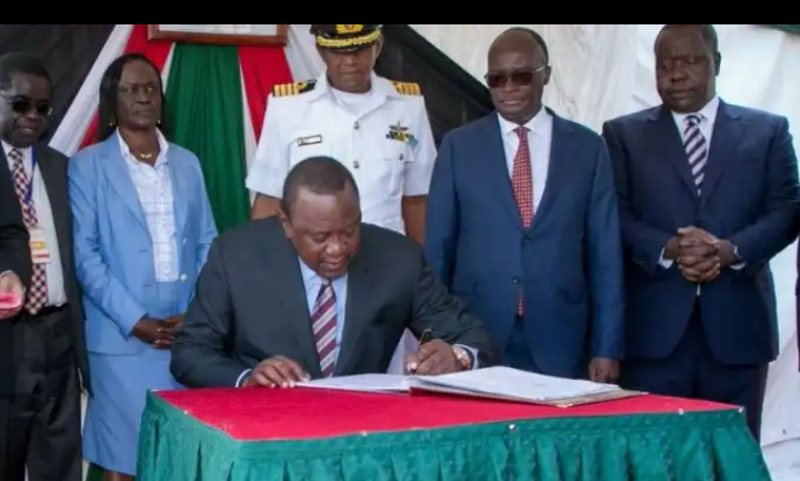 President Uhuru Kenyatta launches the first SGR freight operating from Nairobi to the Naivasha Inland Container Depot.