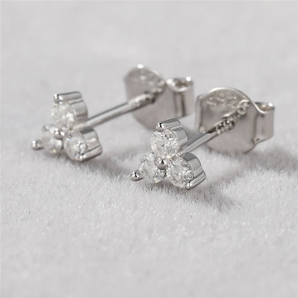 D Color 5 Karat Moissanit Klassische Dreifach-Diamant Ohrstecker für zeitlosen Glanz und funkelnden Auftritt.