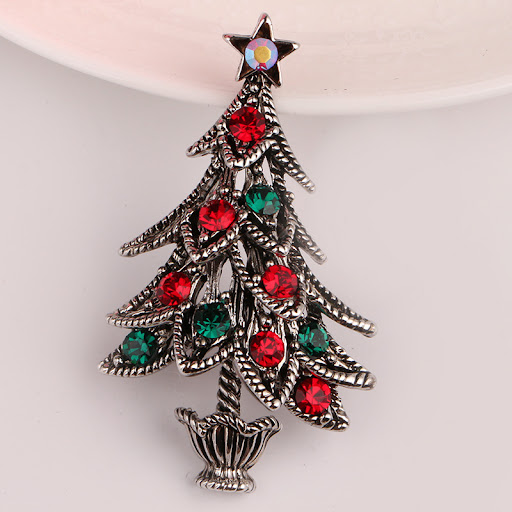Title 10, Broche sapin de Noël rétro en diamants. Un acce...