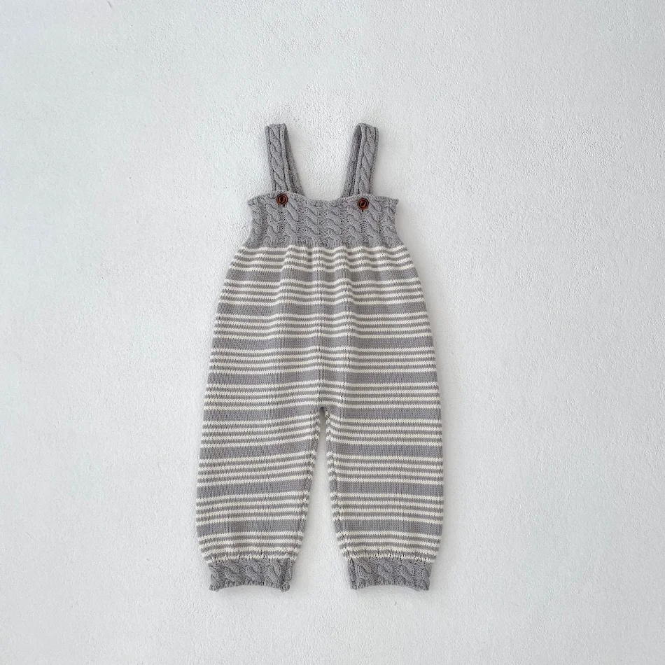 Gebreide baby trui set driedelig, houdt je baby warm en comfortabel. Perfect voor pasgeborenen. Schattige babykleding voor elke dag. Mooi cadeau.