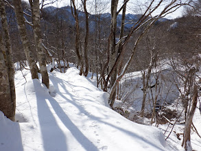 左に折り返して旧道へ