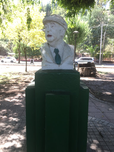 Busto Pablo Neruda Curico