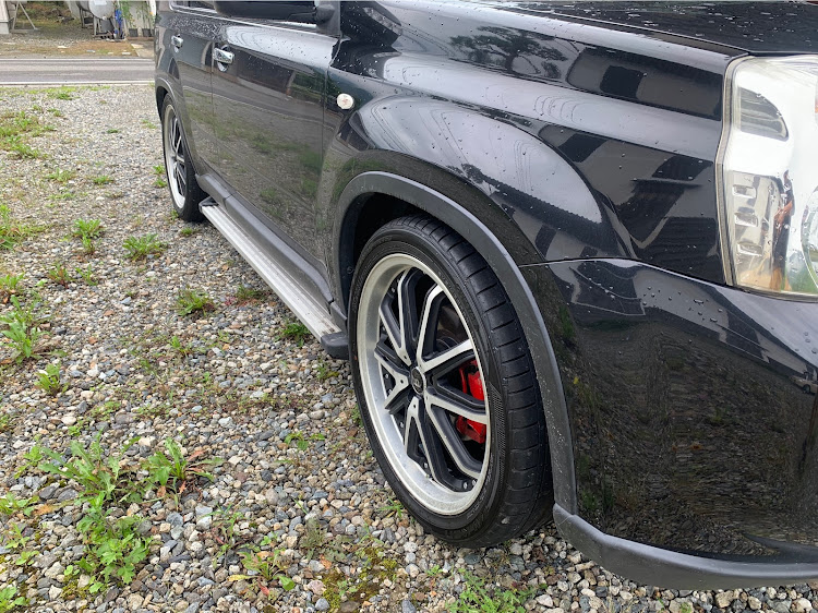 エクストレイルのタイヤ交換・20インチに関するカスタム事例の投稿画像1枚目