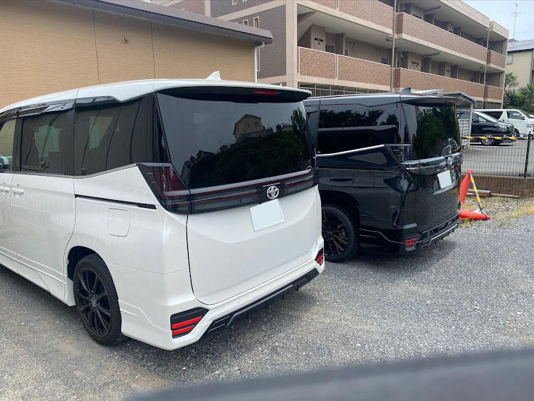 ヴォクシーのGR・勝手にコラボ・オーナーさん勝手にごめんなさい！・曇り空と愛車・ヴォクシー90に関するカスタム事例の投稿画像2枚目