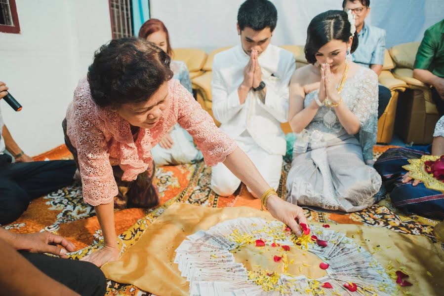 Fotógrafo de casamento Pongpisut Jantamala (jamejumppisut). Foto de 8 de setembro 2020