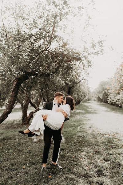 Fotógrafo de casamento Mila Stepanova (milastepanova). Foto de 8 de janeiro 2020