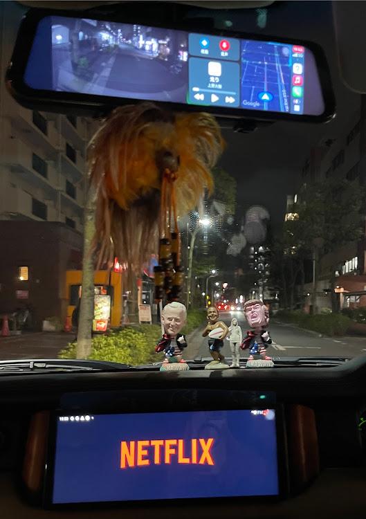 レンジローバーヴォーグのCarPlay・AndroidAuto・ドラレコ・バックミラー型ドライブレコーダー・サーフィンに関するカスタム事例の投稿画像1枚目