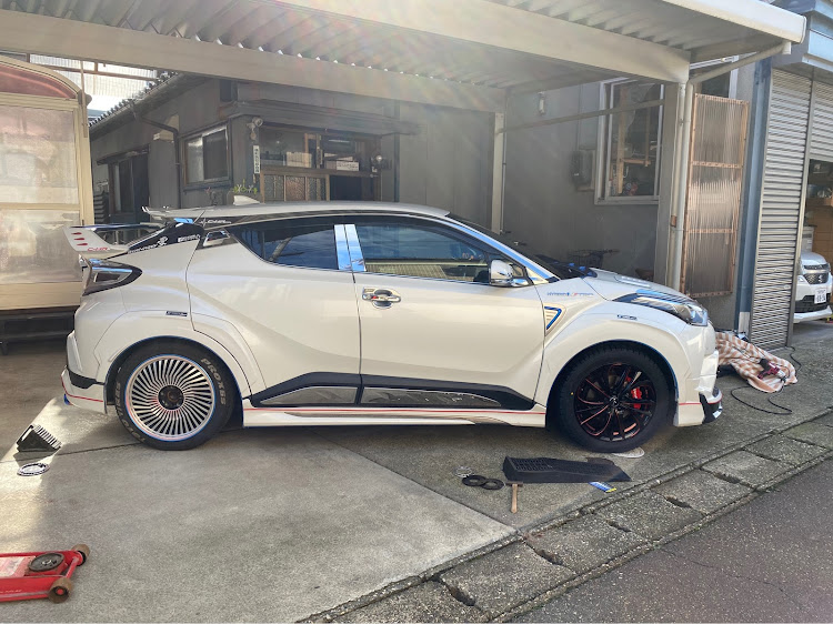 C-HRのホイール交換・冬仕様・マフラー交換に関するカスタム事例の投稿画像2枚目