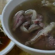 助仔牛肉湯