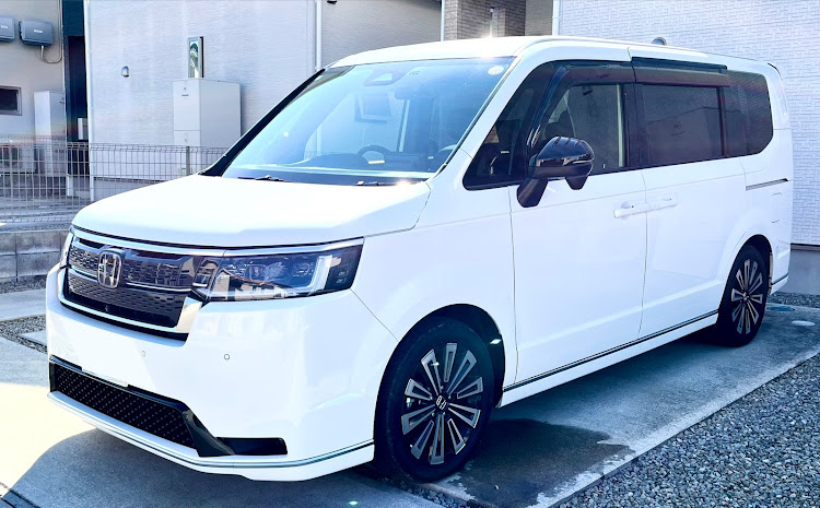 ステップワゴンの黒耳化・RP8・ポン付け・ミラーカバー・朝イチ作業に関するカスタム事例の投稿画像1枚目