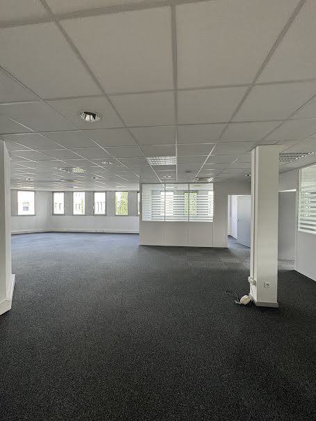 Location  locaux professionnels  232 m² à Bron (69500), 2 892 €