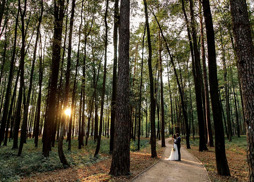 Wedding photographer Oksana Tretyakova (zabava2506). Photo of 19 September 2019