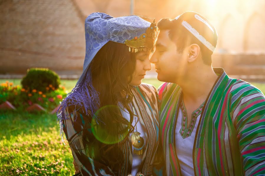 Fotógrafo de casamento Aziz Khalikov (azizkhalikov). Foto de 2 de agosto 2017