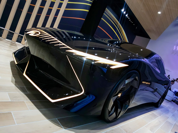 RX-7のFC3S・ミッチー撮り・日産グローバル本社ギャラリー・2023ベストショット10月・night photographyに関するカスタム事例の投稿画像28枚目