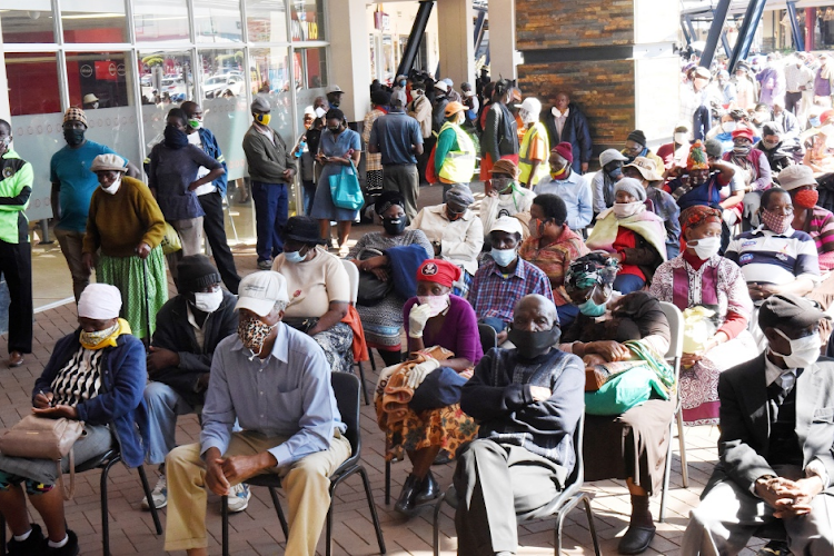 Zimbabwean pensioners are to receive part of their grants in US dollars.