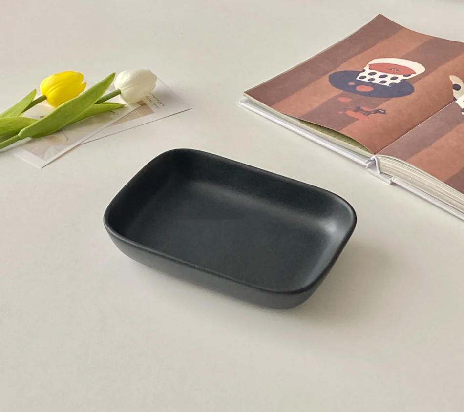 Assiette de dîner en céramique Ins Dish pour la table — Élégance et fonctionnalité pour votre vaisselle quotidienne, parfaite pour servir vos repas avec style