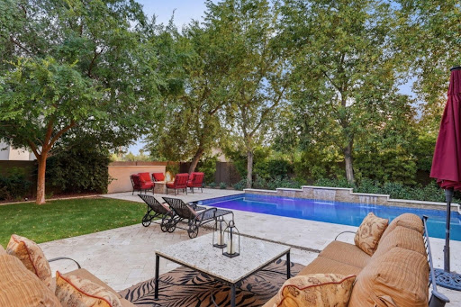 House with pool 1