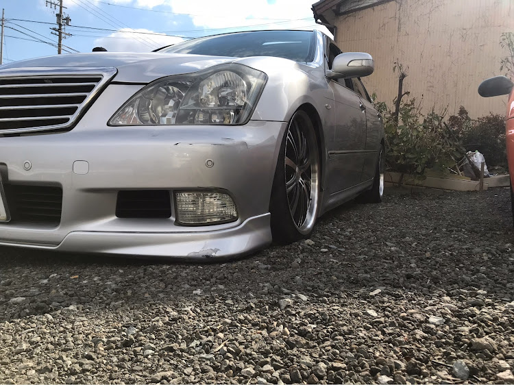 クラウンアスリートの車高調整・下げる・カスタムに関するカスタム事例の投稿画像1枚目