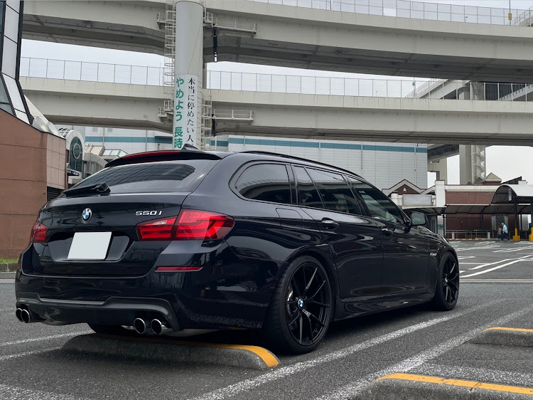 5シリーズ ツーリングのF11・550i・BMW 5シリーズ・大黒PAに関するカスタム事例の投稿画像2枚目