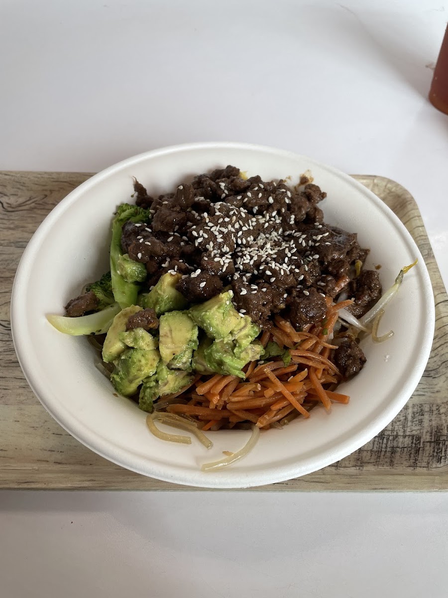 Steak noodle bowl with avocado