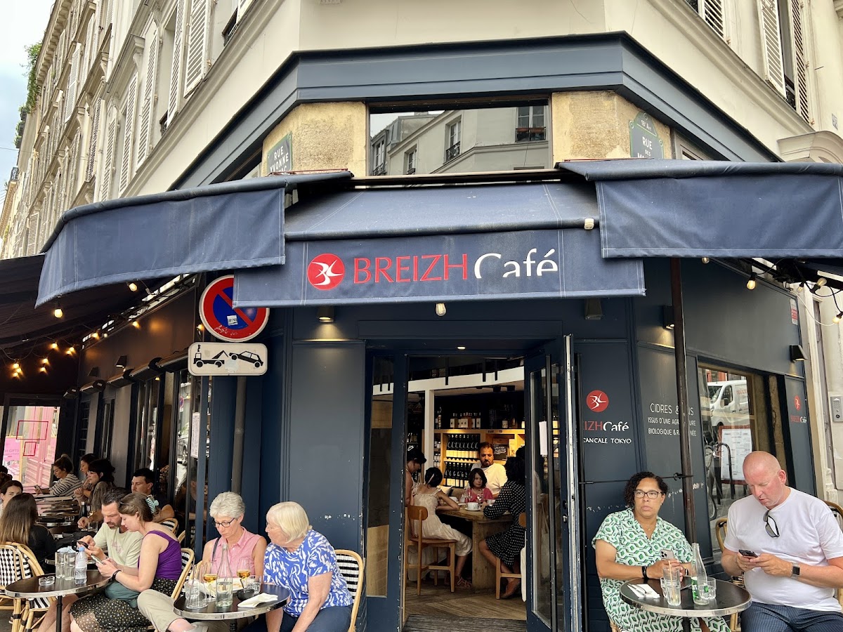 We went to the corner cafe up by Montmartre