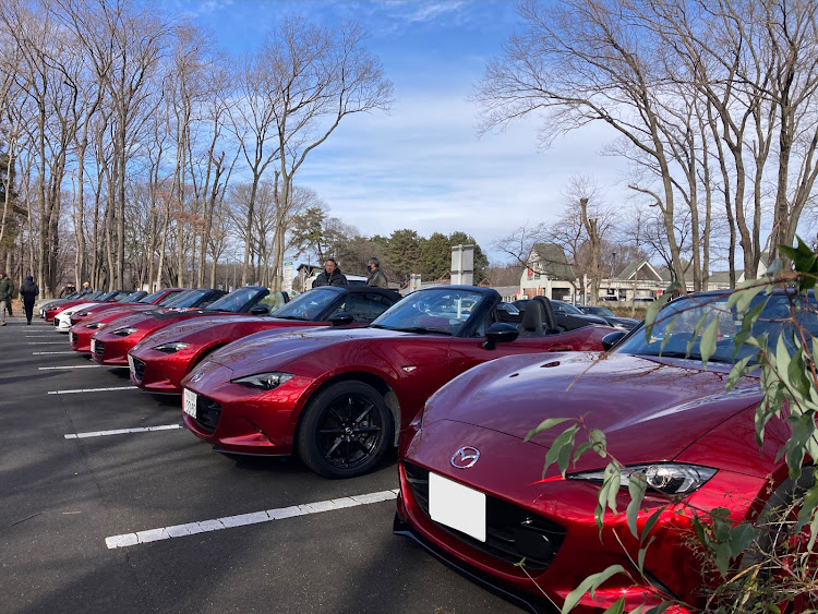 ロードスターの屋根を閉めることもできるクルマ・低そうで低くない少し低いクルマ・おは玉ミーティング・今年も宜しくお願いしますに関するカスタム事例の投稿画像2枚目