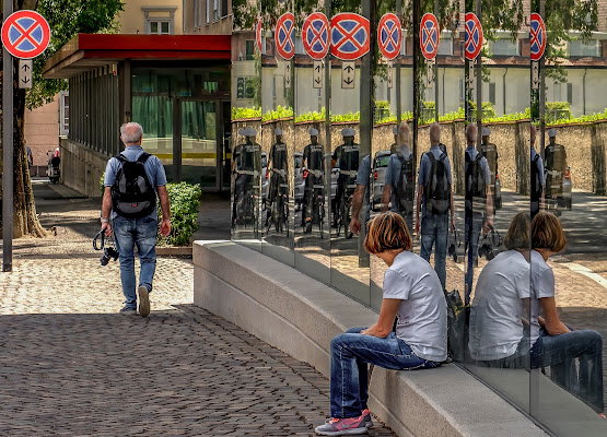 ..chissà perché tutte le donne lo guardano.. di felixpedro