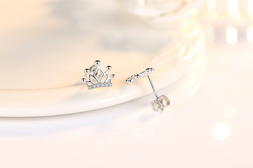 Title 4, Womens Graceful And Fashionable Crown Bead Ear...