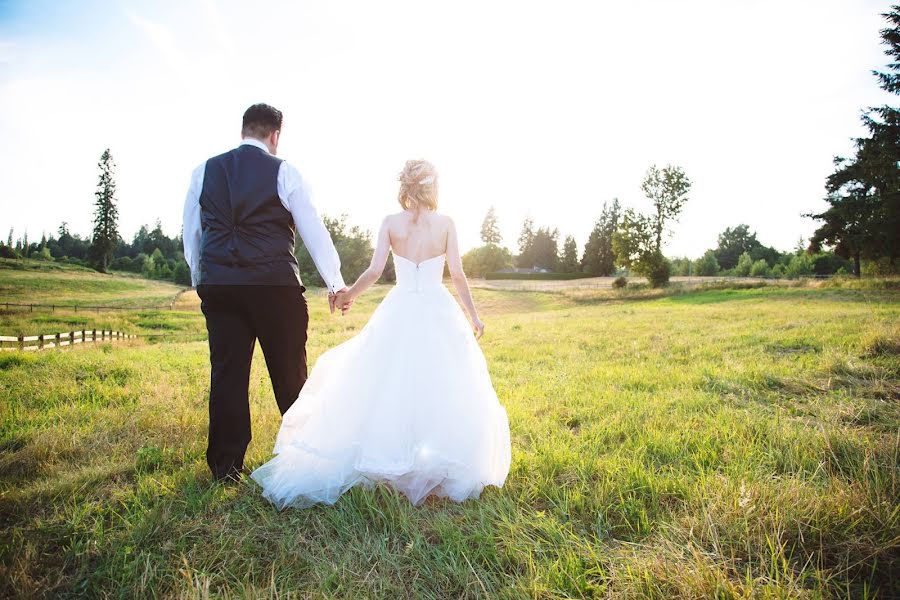 Fotógrafo de bodas Megan Elrick (cascadesphoto). Foto del 9 de mayo 2019