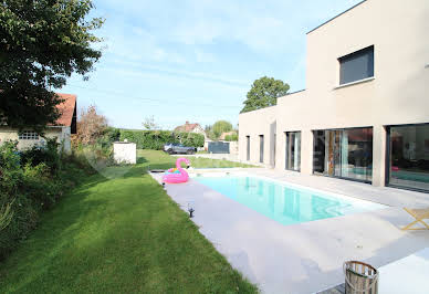 Maison avec piscine et terrasse 1