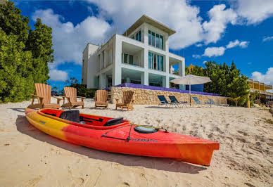 Maison avec piscine et jardin 5