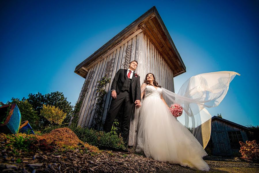 Fotógrafo de casamento Costin Constantinescu (xphotography). Foto de 13 de dezembro 2019