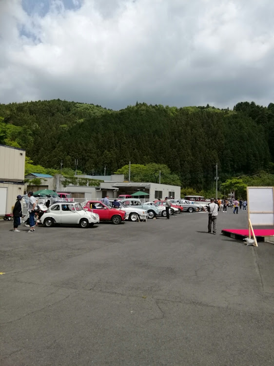 クラウンステーションワゴンのお友達が増える❗・花粉出さなきゃ杉もキレイだ❗・タオル貰った👍・二日酔いも治った😃に関するカスタム事例の投稿画像3枚目