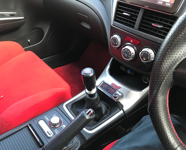 インプレッサ WRX STIのシフトノブ交換に関するカスタム事例の投稿画像1枚目