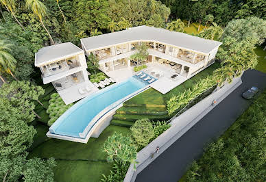 Villa with pool and garden 12