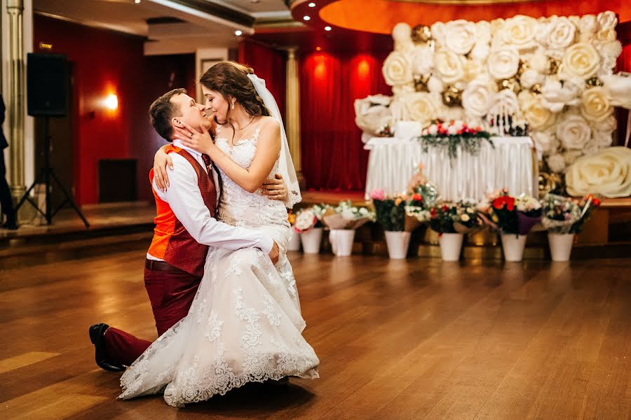 Fotógrafo de casamento Aleksandra Tikhova (aleksti). Foto de 25 de abril 2018