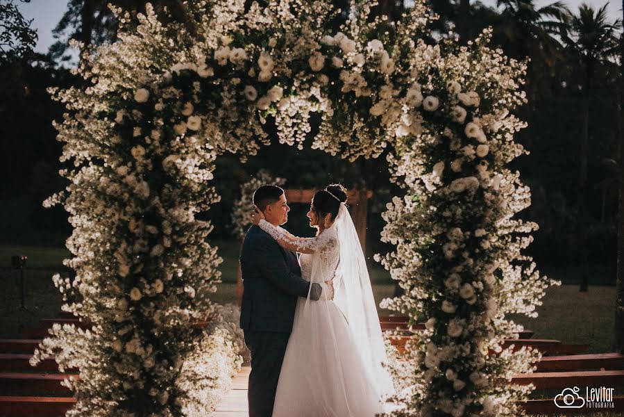 Fotografo di matrimoni Larissa Levitar (larilevitar). Foto del 3 maggio 2023