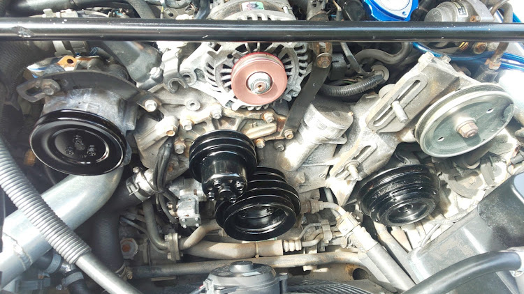 RX-7のベルト交換・DIY・PickUpCarsで会いましょう・プーリー錆びまくりに関するカスタム事例の投稿画像8枚目