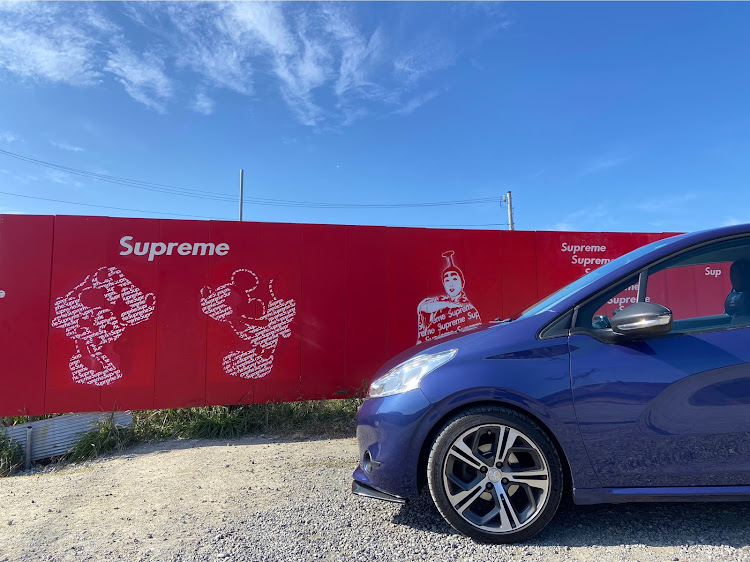 208のプジョー・🏷神戸〜淡路島　弾丸ツーリング・淡路島・supremeの壁・supremeに関するカスタム事例の投稿画像2枚目