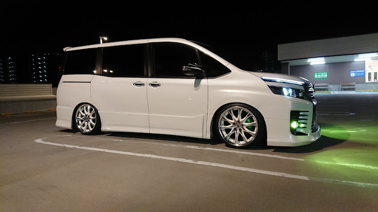 ヴォクシーのＤＩＹ作業・医療従事者にエールを❗️・いい19インチの日・スペーサー追加に関するカスタム事例の投稿画像6枚目