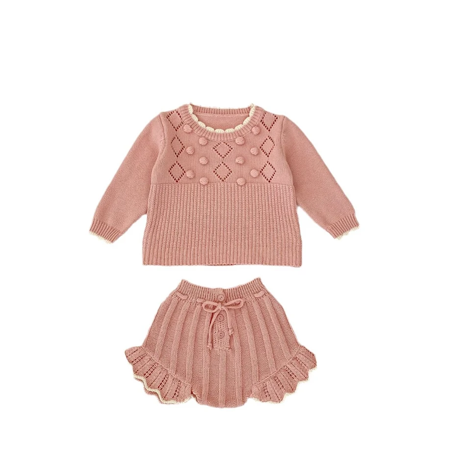 Herfst-Winter Baby Meisjes Set 0-3 jaar, Handgemaakte Gebreide Trui met Schulpboord en Ball Top Shorts, Comfortabel en Schattig.