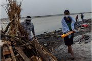 Khushi Rastogi, 14, prepares to cremate the body of her father Ram Rastogi, 45, who died from the coronavirus disease, on the banks of the river Ganges at Garhmukteshwar in the northern state of Uttar Pradesh, India, on May 6 2021. 
