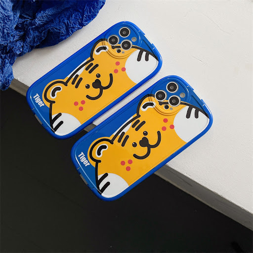 Title 6, Cute Tiger Head Portrait Three-dimensional Wris...