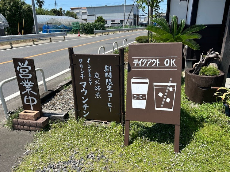 レガシィB4のいつもの落ち着いた喫茶店☕️・癒されます。^ ^・明日からお仕事頑張ります。(o^^o)に関するカスタム事例の投稿画像3枚目