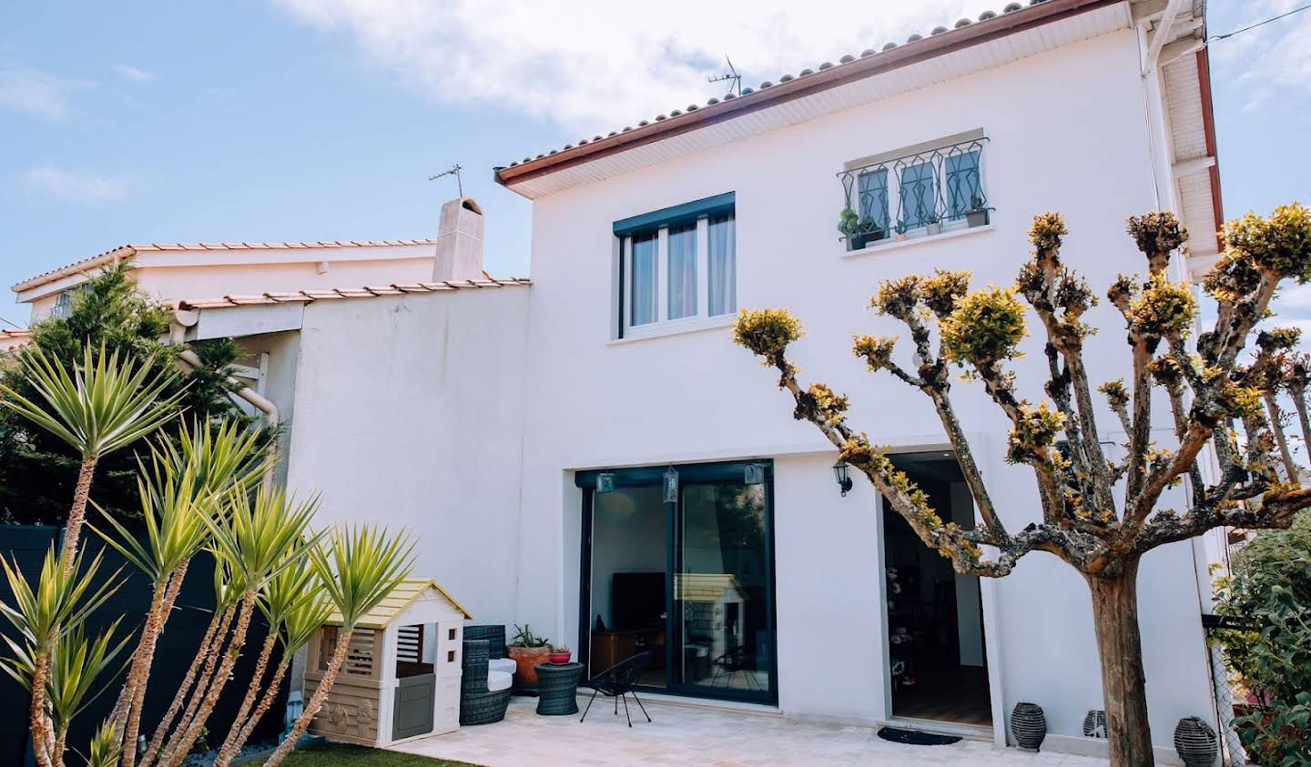 Maison avec piscine et jardin Begles