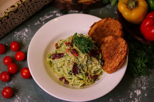 Chicken Spagghetti Pesto With Sundried Tomato